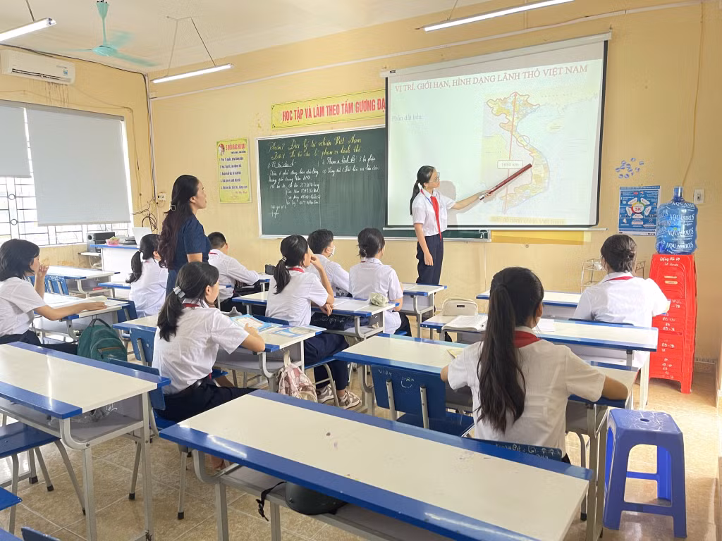 Đội tuyển học sinh giỏi môn Địa Lý lớp 9 của Trường THCS Lê Quý Đôn ôn luyện cho kỳ thi sắp tới.