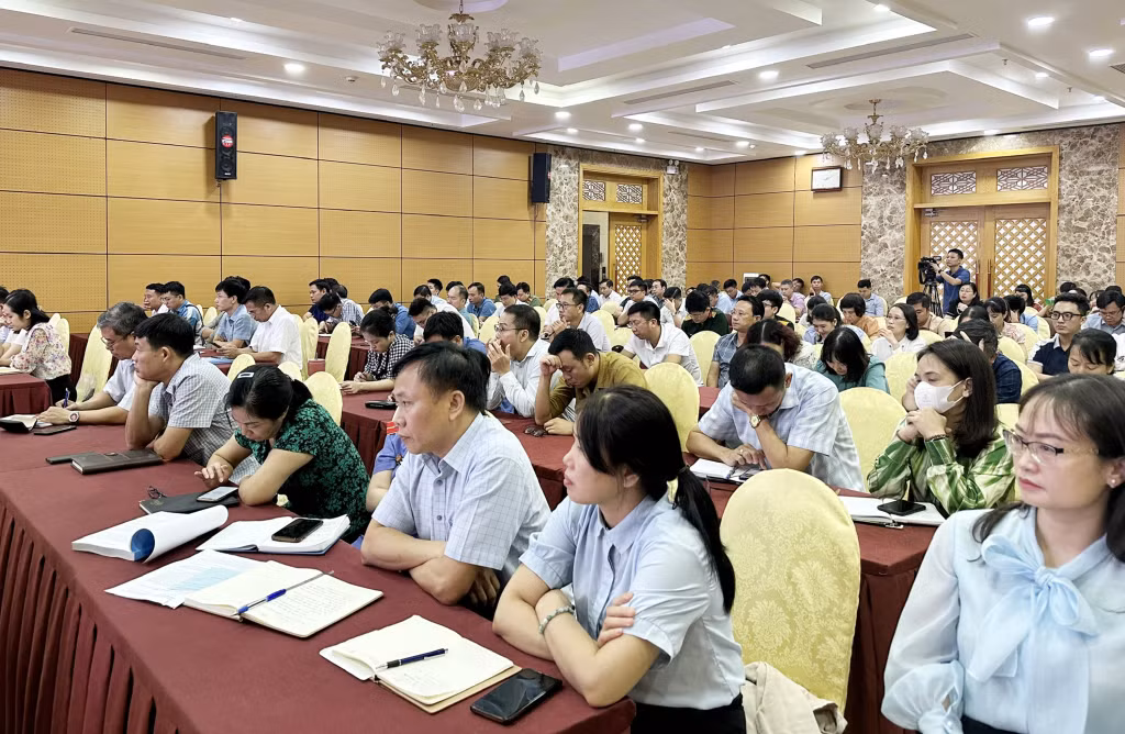 Các đại biểu tham dự hội nghị.