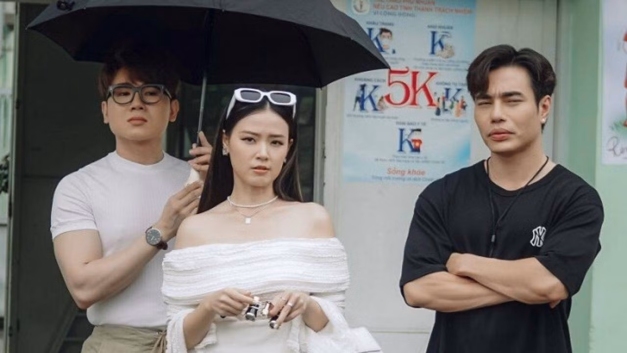 Sau khi thua lỗ tại rạp, ê-kíp Khi ta hai lăm tìm cách đưa phim lên nền tảng phát trực tuyến.