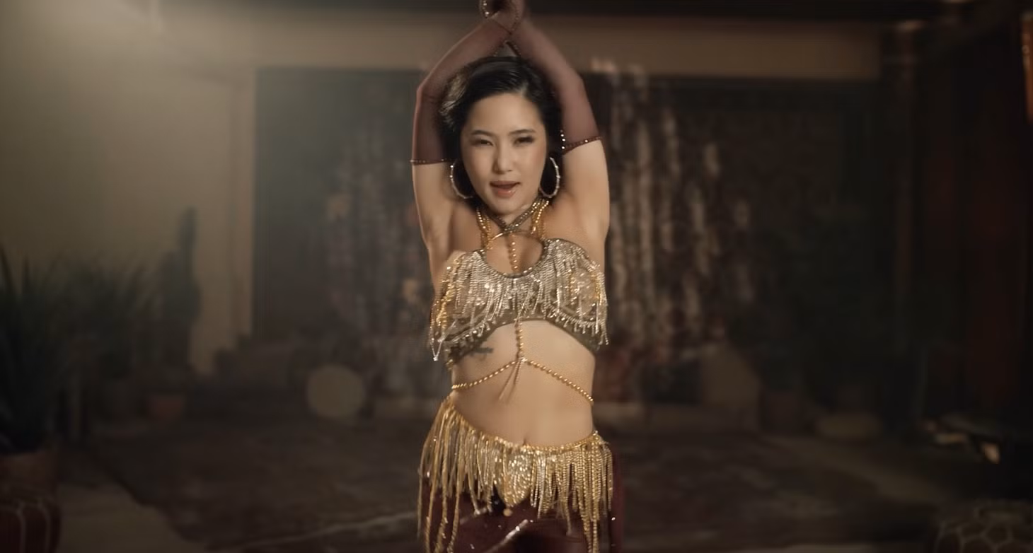 Hình ảnh mới của Hương Tràm trong MV.