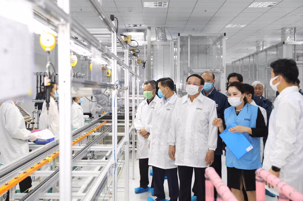 Tháng 11/2020, Tập đoàn Foxconn chính thức đưa dây chuyền sản xuất tại Quảng Ninh vào hoạt động. Ảnh: Đỗ Phương