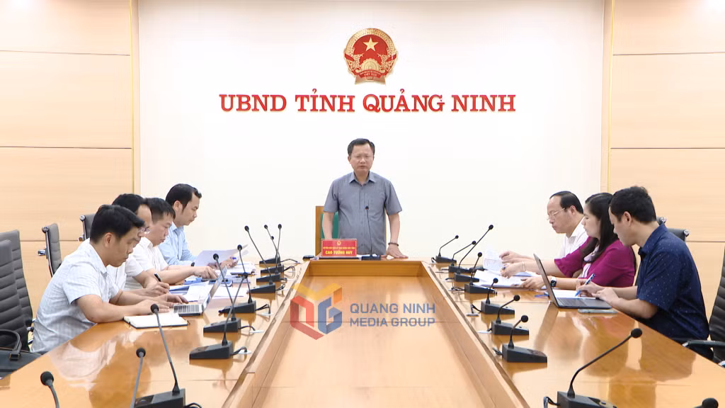 Đồng chí Cao Tường Huy, Quyền Chủ tịch UBND tỉnh chủ trì cuộc họp