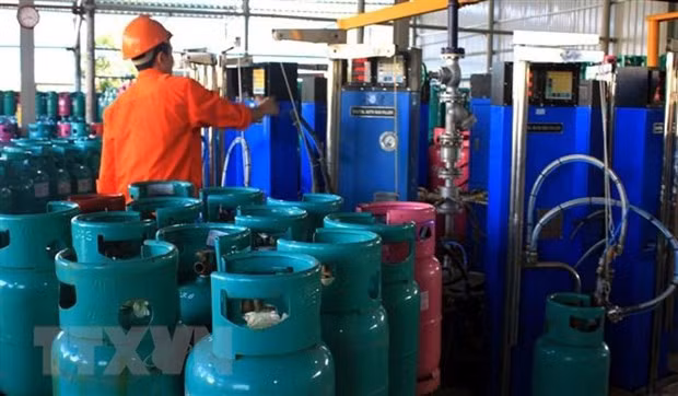 Tu ngay 1/9 gia gas ban le trong nuoc tang toi 33.000 dong moi binh hinh anh 1
