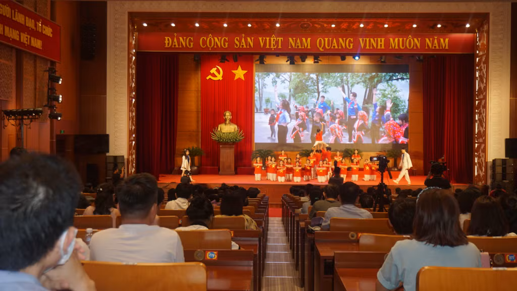 Quang cảnh buổi lễ tổng kết và trao giải.