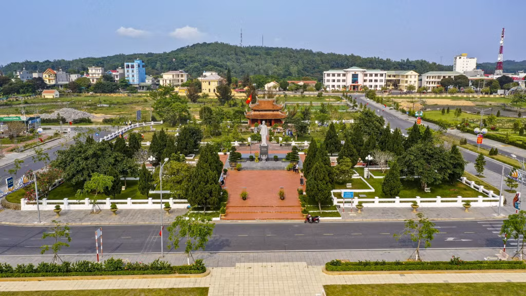 Toàn cảnh khu lưu niệm Chủ tịch Hồ Chủ Tịch trên đảo Cô Tô