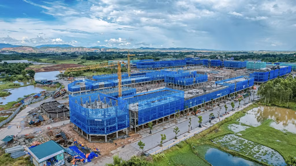 Dự án Vinhomes Golden Avenue đã được triển khai lên tầng 3 các dãy shopphouses thương mại, liền kề, biệt thự.