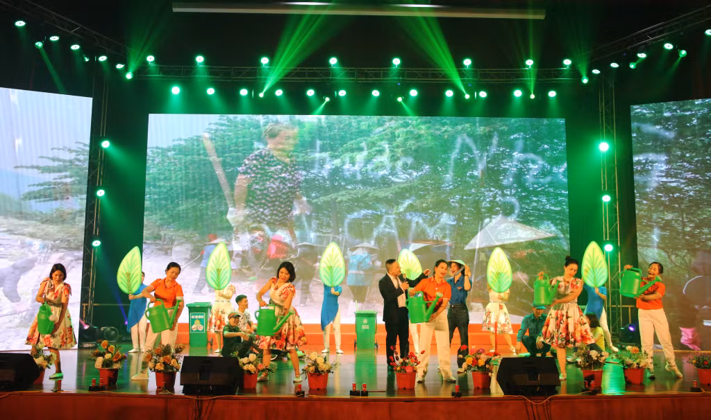 Tiết mục tiểu phẩm "Hân hoan ngày mới" của đoàn nghệ thuật phường Giếng Đáy.