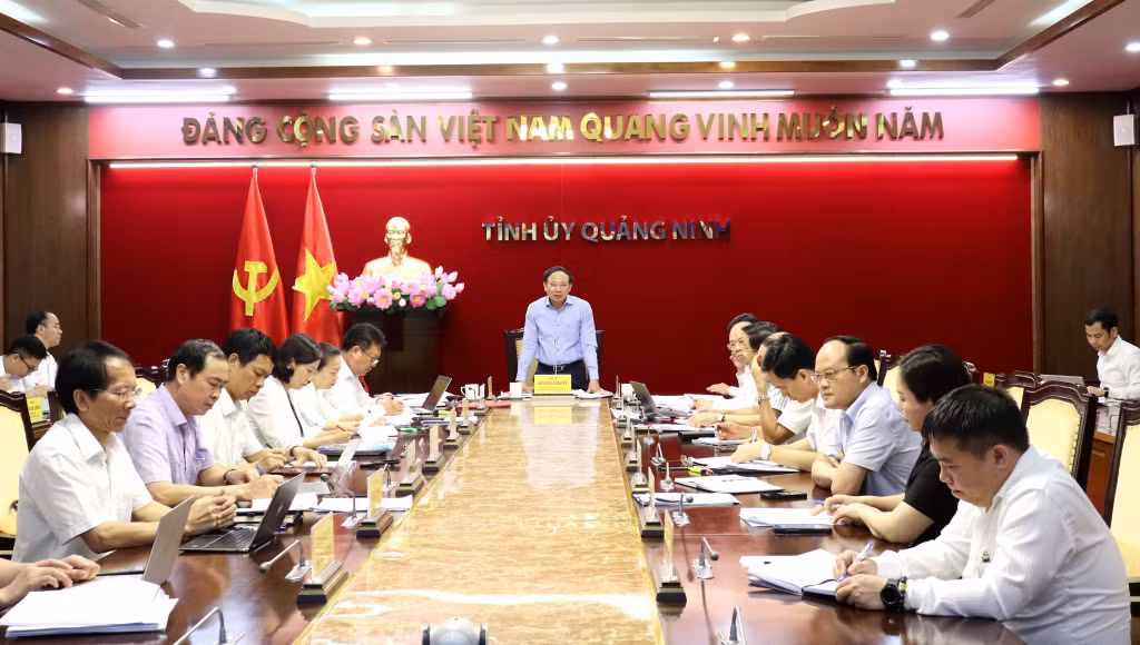 Đồng chí Nguyễn Xuân Ký, Ủy viên Trung ương Đảng, Bí thư Tỉnh ủy, Chủ tịch HĐND tỉnh chủ trì hội nghị.