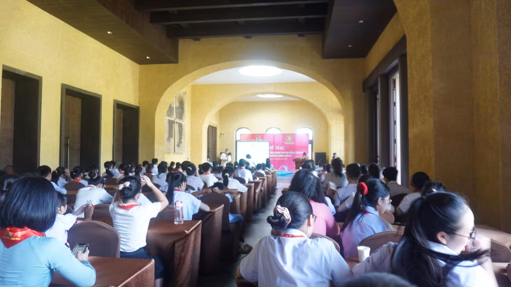 Quang cảnh lễ tổng kết chương trình trại hè.