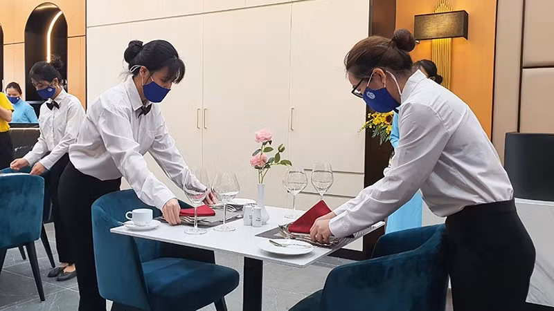 Sinh viên ngành du lịch thực tập tại cơ sở kinh doanh du lịch. (Ảnh TRƯỜNG ÐẠI HỌC MỞ HÀ NỘI)