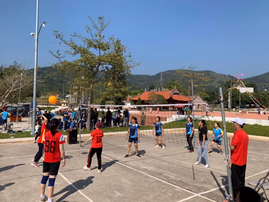 Chương trình giao lưu bóng chuyền hơi do Hội LHPN xã Lục Hồn (huyện Bình Liêu) tổ chức.