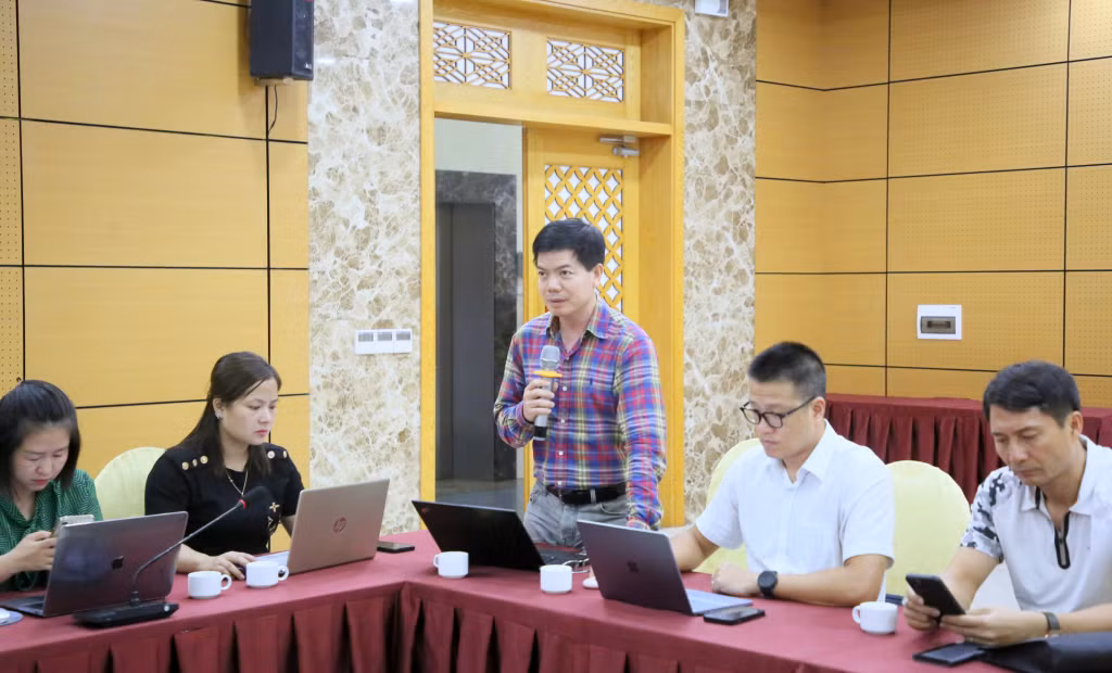 Đại diện các cơ quan báo chí phát biểu tại hội nghị.