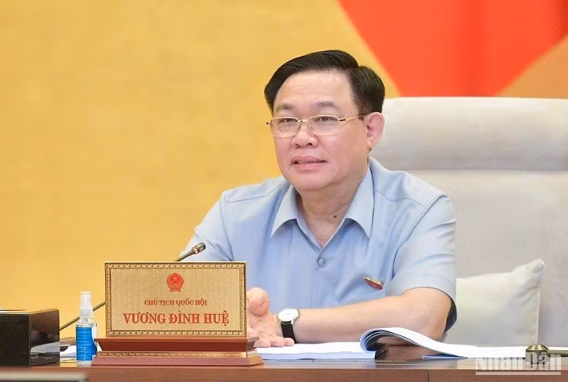 Chủ tịch Quốc hội Vương Đình Huệ phát biểu tại phiên họp chiều 16/8. (Ảnh: DUY LINH)
