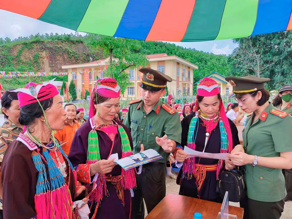 Phổ biến giáo dục pháp luật cho người dân.