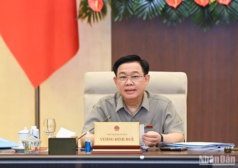 Chủ tịch Quốc hội Vương Đình Huệ phát biểu tại phiên thảo luận chiều 18/8. (Ảnh: DUY LINH)
