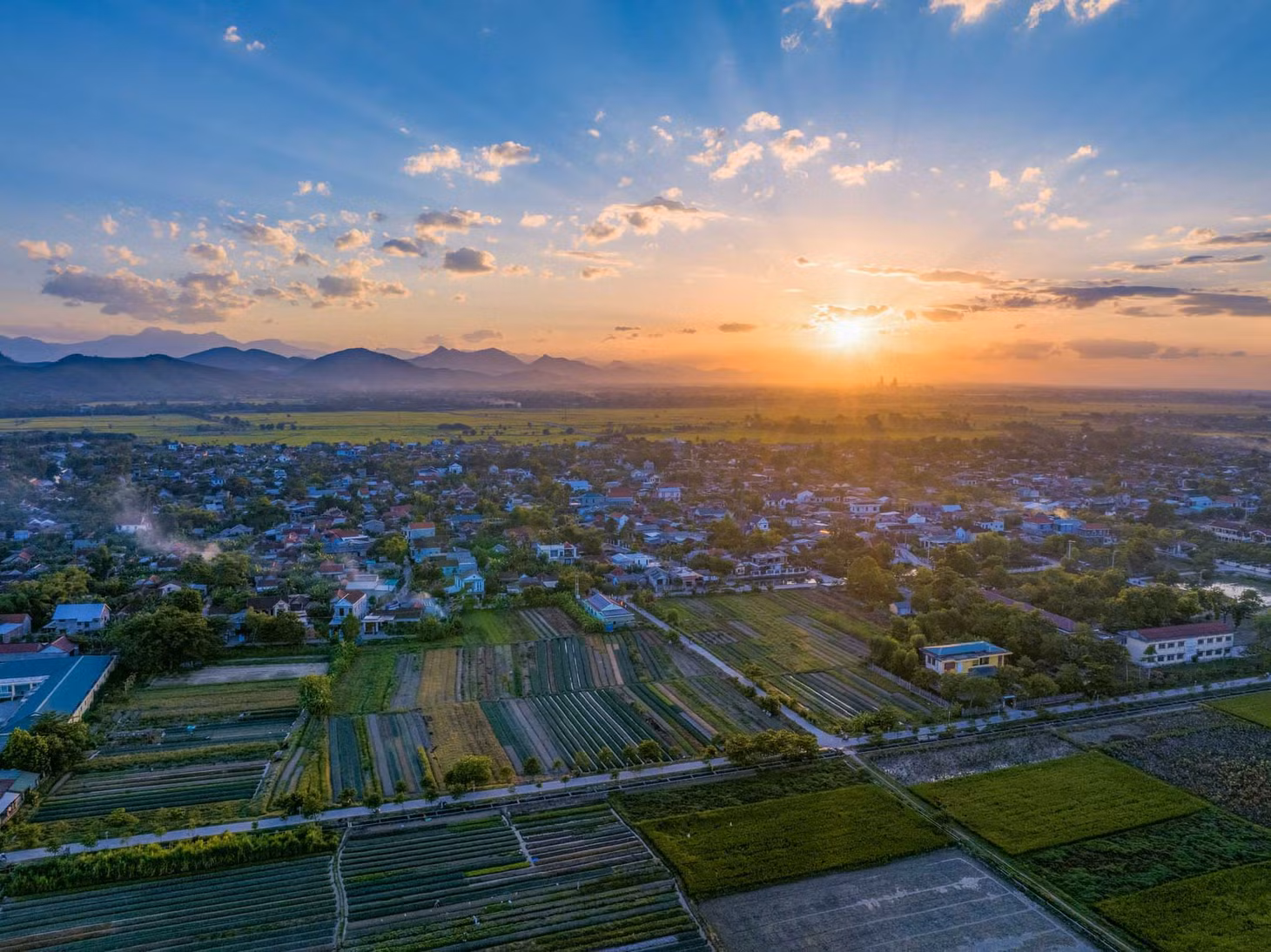 Ngày nay, người dân làng La Chử sống chủ yếu nhờ vào nông nghiệp, gắn với việc thâm canh các loại hoa màu, cung cấp rau sạch cho thành phố Huế và các vùng lân cận. Ảnh: Hoàng Lê
