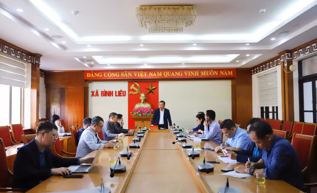 Lãnh đạo sở Sở Văn hóa, Thể thao và Du lịch phát biểu tại cuộc họp.
