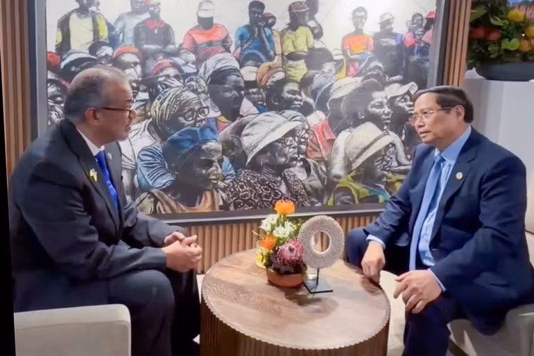 Thủ tướng Phạm Minh Chính và Tổng Giám đốc Tổ chức Y tế Thế giới (WHO) Tedros Adhanom Ghebreyesus. (Ảnh: VGP)