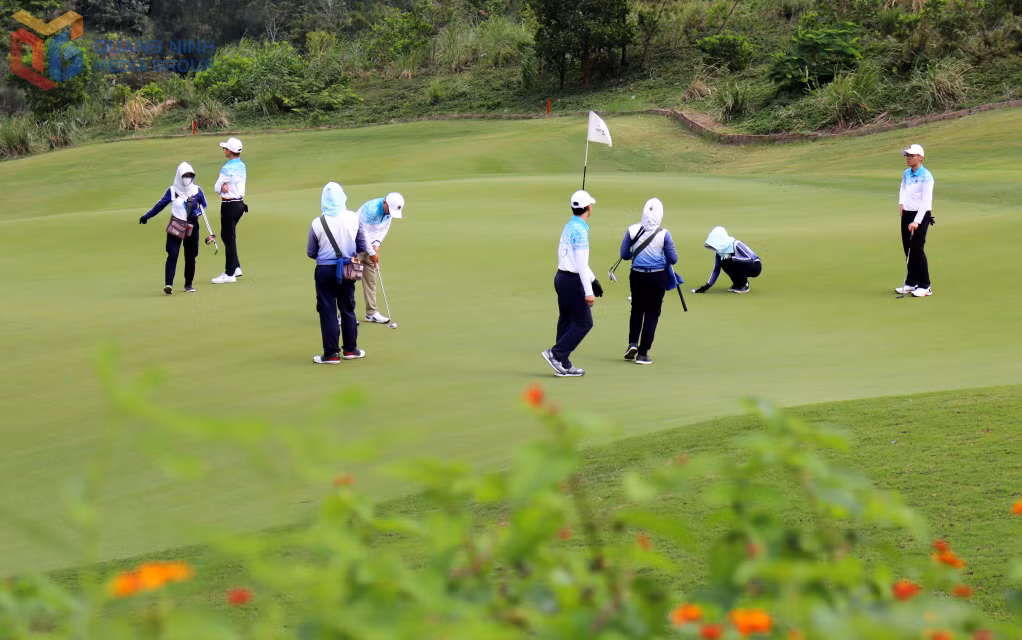 Thời tiết và điều kiện sân bãi tuyệt đẹp khiến các golf thủ thi đấu rất hưng phấn.
