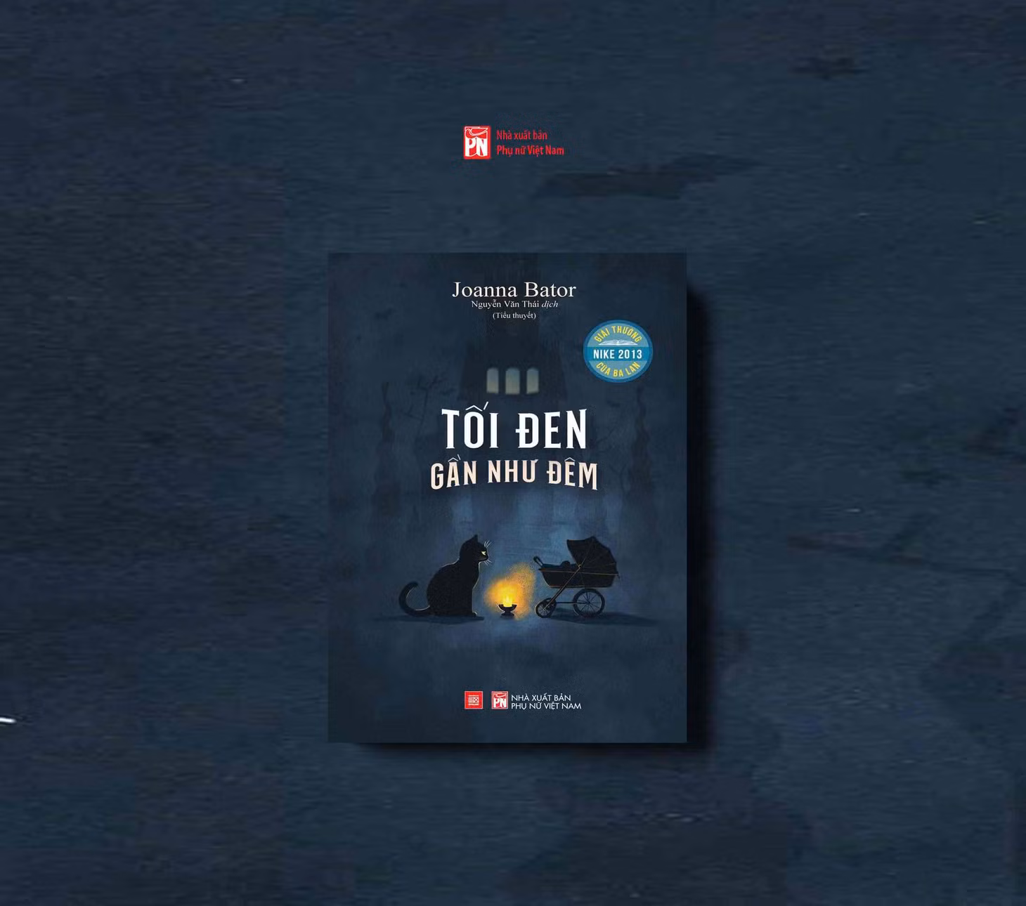 Bìa cuốn sách “Tối đen, gần như đêm” do NXB Phụ nữ Việt Nam vừa phát hành. Ảnh: NXB Phụ nữ Việt Nam