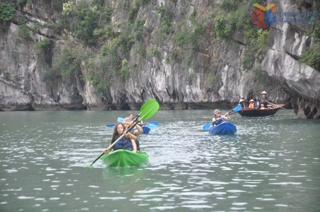 Vịnh Hạ Long đón trên 59 triệu lượt khách, thu phí tham quan đạt trên 9.456 tỷ đồng trong gần 30 năm qua.