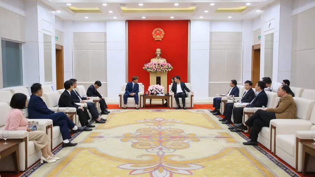 Quang cảnh buổi tiếp xã giao giữa Phó Chủ tịch UBND tỉnh Quảng Ninh Nguyễn Văn Công với đại diện Tập đoàn UTT Group Corps.