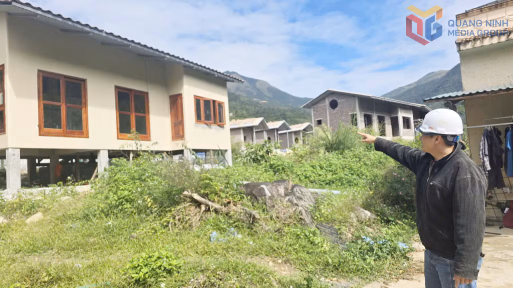 Các bungalow ghỉ dưỡng ven đồi đã hoàn thiện phần thô. 