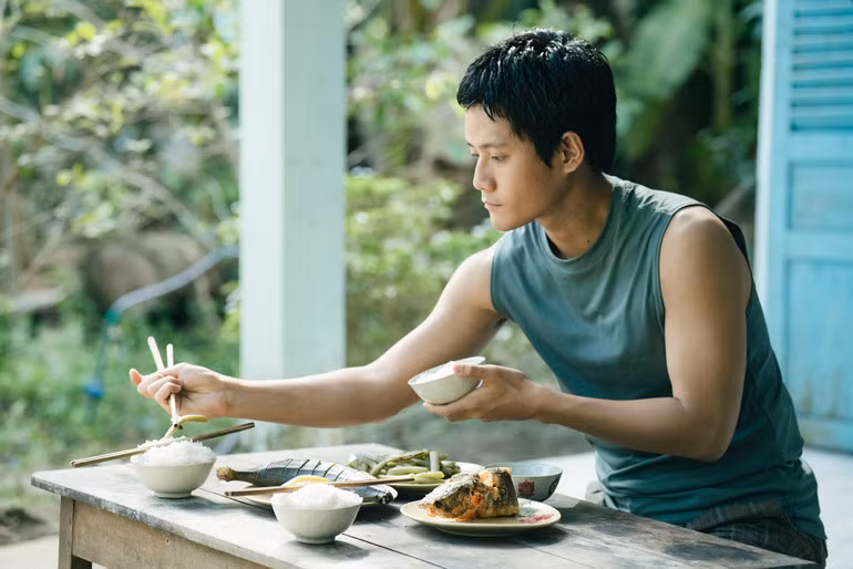 Diễn viên Đình Khang trong phim.
