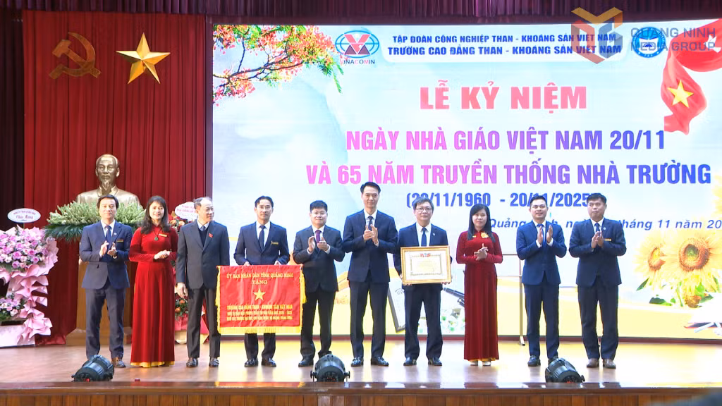 Trường Cao đẳng Than - Khoáng sản Việt Nam được UBND tỉnh Quảng Ninh tặng Cờ đơn vị dẫn đầu phong trào thi đua năm học 2024-2025 khối các trường đại học, cao đẳng thuộc bộ, ngành Trung ương.