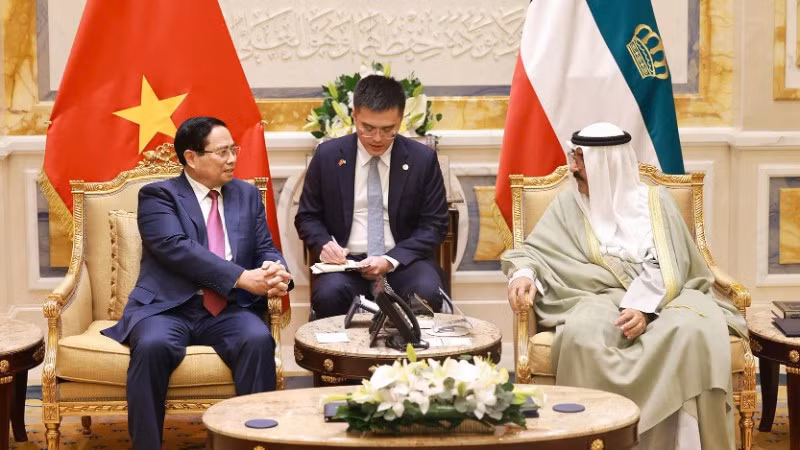 Thủ tướng Chính phủ Phạm Minh Chính hội kiến Quốc vương Kuwait Sheikh Meshal Al-Ahmad Al-Jaber Al-Sabah. (Ảnh: TTXVN)