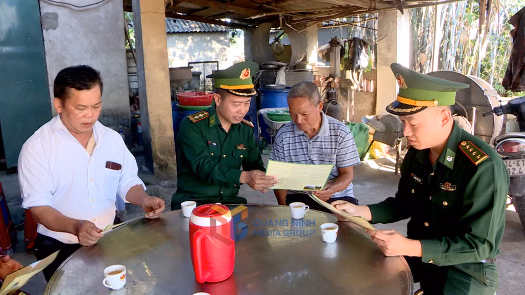 Đồn biên phòng Bắc Sơn đã triển khai nhiều tổ công tác tới từng hộ gia đình trên tuyến biên giới, tuyên truyền, vận động người dân tố giác các đối tượng buôn bán, vận chuyển hàng cấm, hàng giả.