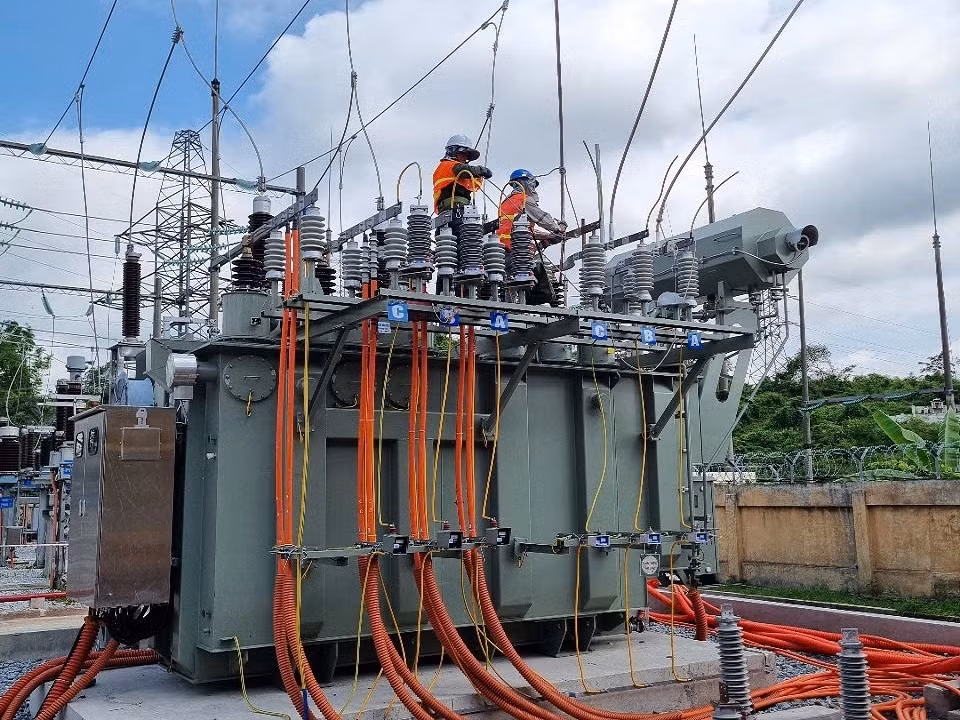 Thi công nâng công suất Máy biến áp T1 tại Trạm biến áp 110 kV Tiên Yên.