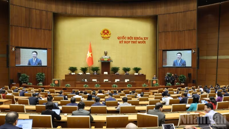 Quang cảnh phiên thảo luận ở hội trường ngày 21/11, tại Kỳ họp thứ 10, Quốc hội khóa XV. (Ảnh: DUY LINH)