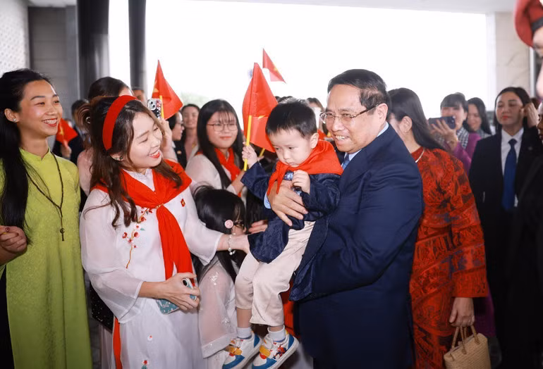 Diễn ra trong bối cảnh hai nước chuẩn bị kỷ niệm 50 năm thiết lập quan hệ ngoại giao, chuyến thăm góp phần củng cố và thúc đẩy quan hệ song phương, hướng tới đưa hợp tác Việt Nam-Kuwait lên tầm cao mới, đóng góp thiết thực cho phát triển của mỗi nước. (Ảnh: TTXVN)