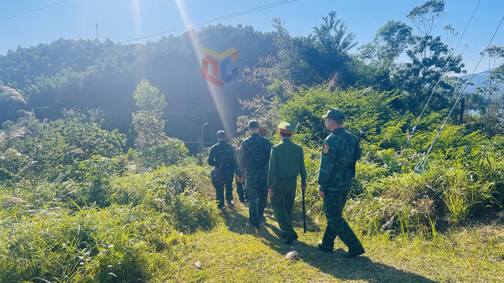 Bộ đội biên phòng và công an các xã trên tuyến biên giới thường xuyên phối hợp tuần tra khép kín địa bàn.
