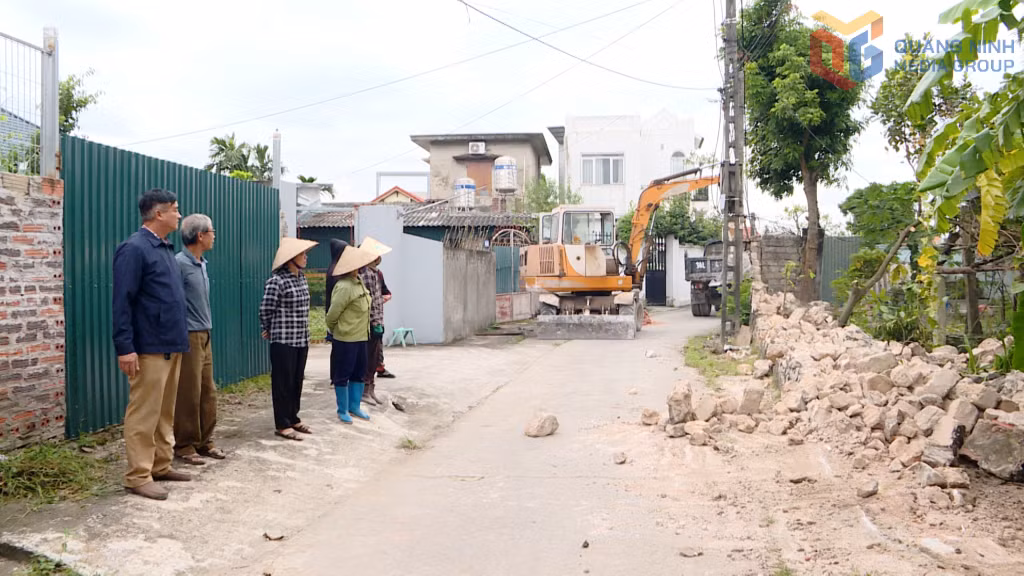 Gia đình ông Nguyễn Văn Bắc, Khu Đạm Thủy hiến 20m tường rào và 2m2 đất để phường Đông Triều nâng cấp, chỉnh trang đô thị.