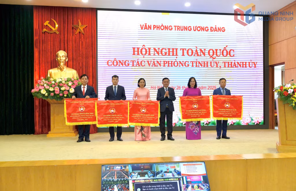 Văn phòng Tỉnh ủy Quảng Ninh là một trong 5 văn phòng Tỉnh ủy, Thành ủy được nhận Cở thi đua của Văn phòng Trung ương Đảng.