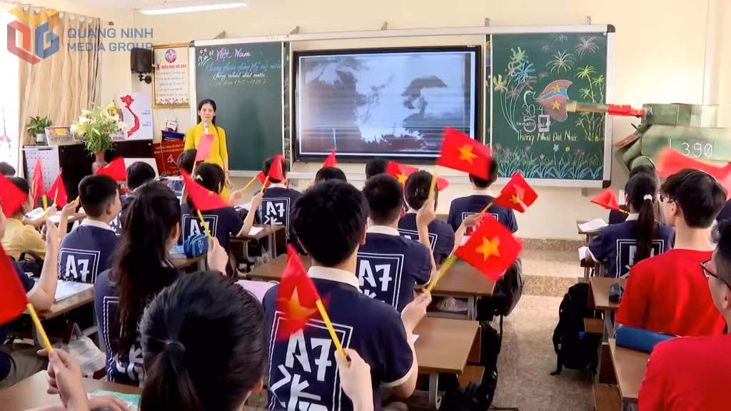 Một hoạt động giáo dục văn hóa, lịch sử, kỷ niệm ngày giải phóng miền Nam, thống nhất đất nước (30/4) của cô trò trường THCS Lê Văn Tám (phường Hồng Gai)