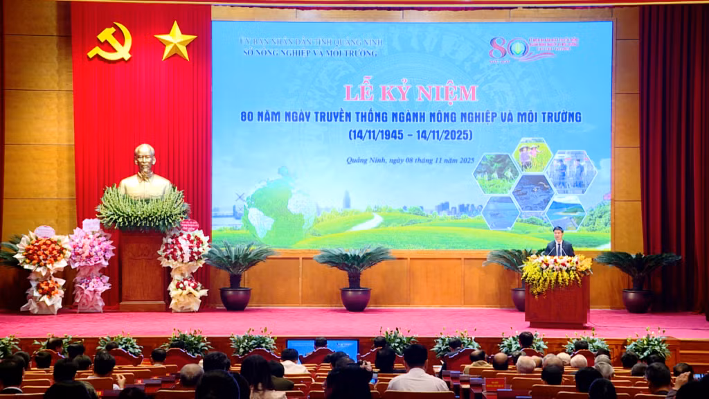 Đồng chí Nguyễn Văn Công, Phó Chủ tịch UBND tỉnh phát biểu tại Lễ kỷ niệm 80 năm ngày truyền thống ngành NN&MT.