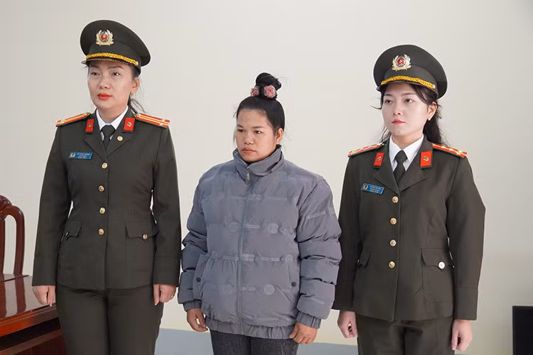 Đối tượng Vì Thị Tiện tại cơ quan Công an. Ảnh: Công an Điện Biên