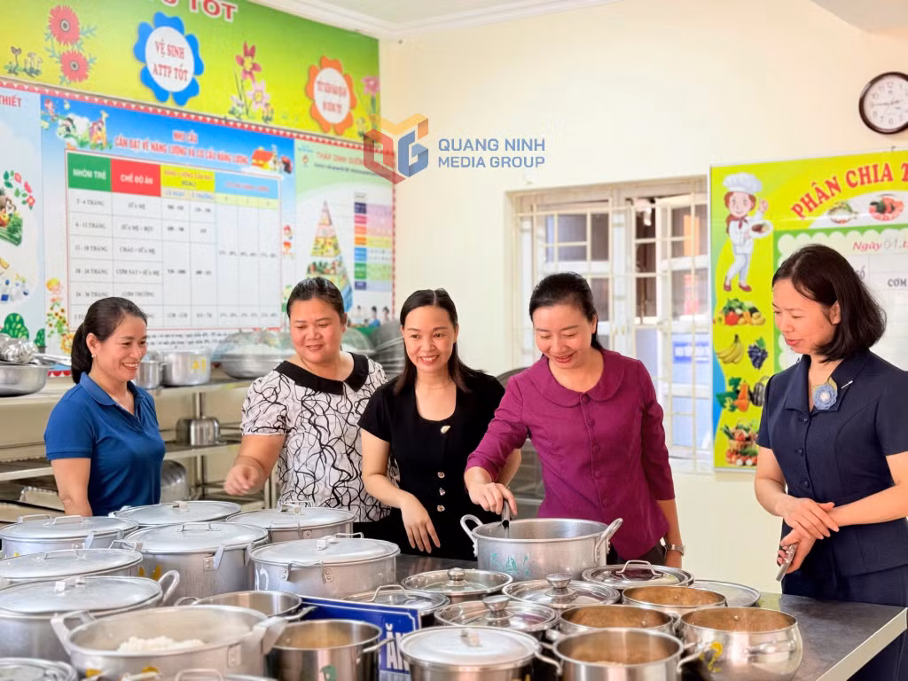 Ban Pháp chế HĐND xã Quảng Hà khảo sát công tác đảm bảo ATTP tại các trường học