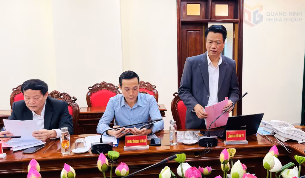Đồng chí Vũ Quang Trực Phó Giám đốc Sở Nội vụ phát biểu tại hội nghị.