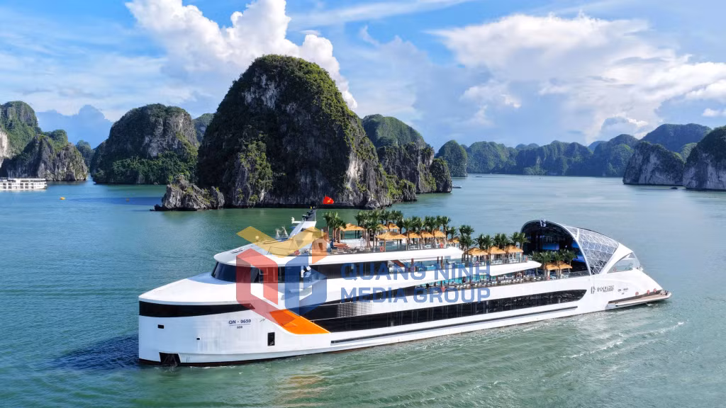 Du thuyền Dolphin được ví như “resort di động” trên biển (11-2025). Ảnh: Tuấn Hưng