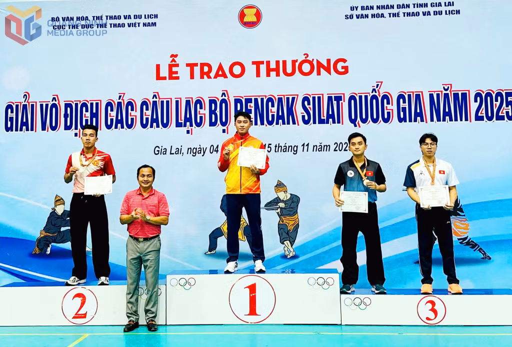 VĐV Quảng Ninh Đặng Thành Công (bục 1) giành HCV nội dung solo nam.