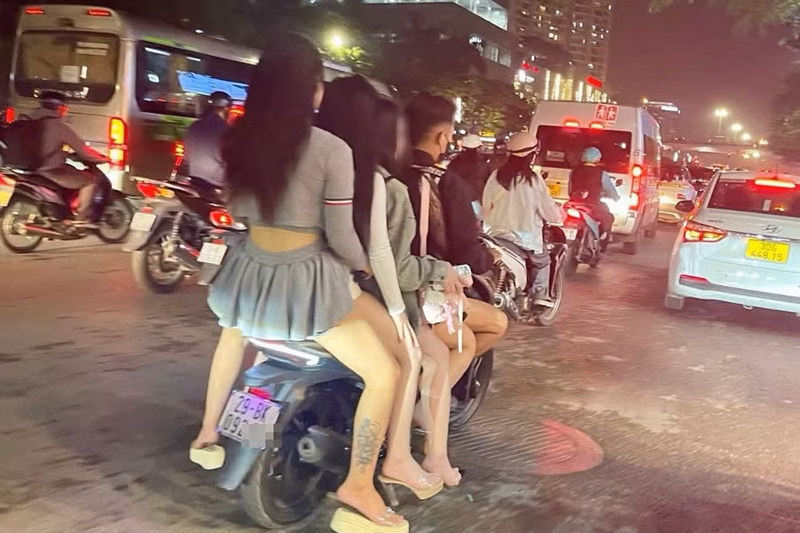 Hành vi vi phạm được người dân ghi lại rồi đăng trên mạng xã hội. Ảnh: Công an cung cấp