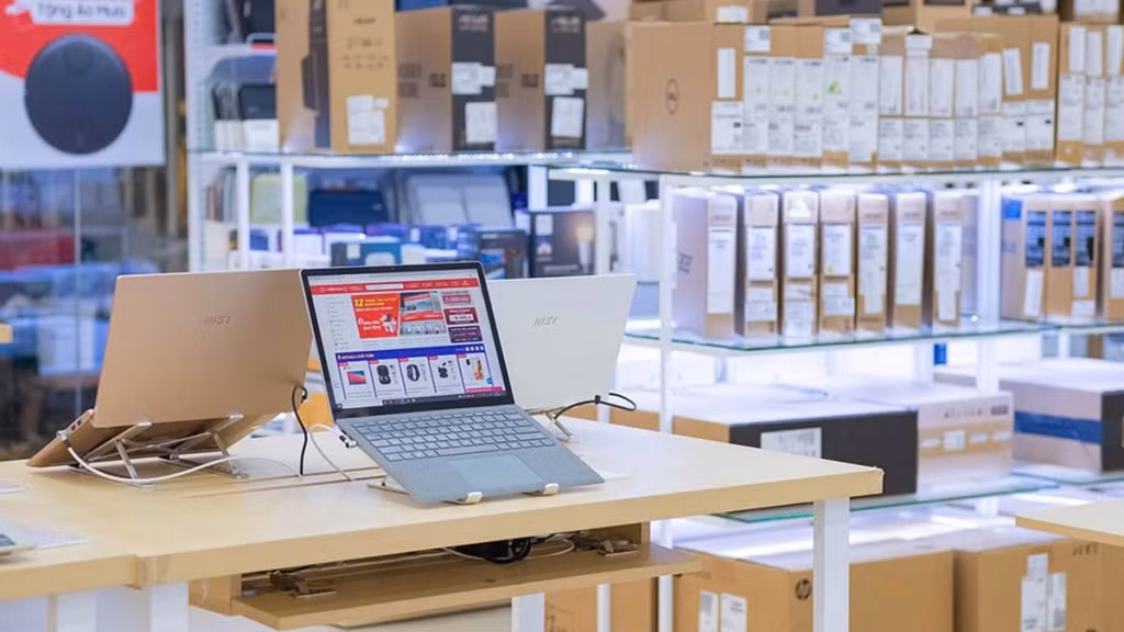 Laptop giảm giá mạnh trong dịp Black Friday