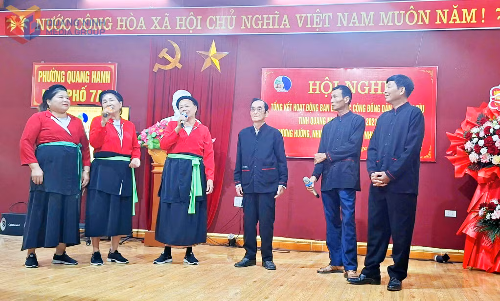 Tại hội nghị, có nhiều tiết mục hát đối, hát giao duyên do các CLB thành viên biểu diễn.