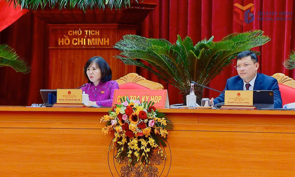 Chủ tọa kỳ họp điều hành phiên họp.