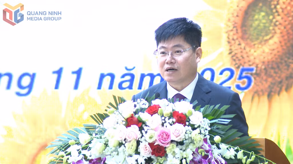 Đồng chí Trần Văn Cừ, thành viên Hội đồng Thành viên Tập đoàn Công nghiệp Than - Khoáng sản Việt Nam phát biểu tại lễ kỷ niệm.