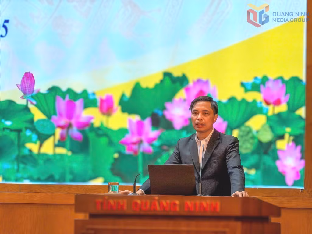 Đồng chí Vũ Văn Diện, Phó Chủ tịch Thường trực UBND tỉnh phát biểu chào mừng tại hội nghị.